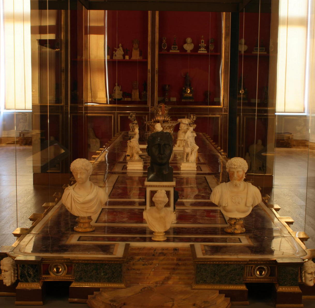 Vitrine du Surtout - Musée du Louvre