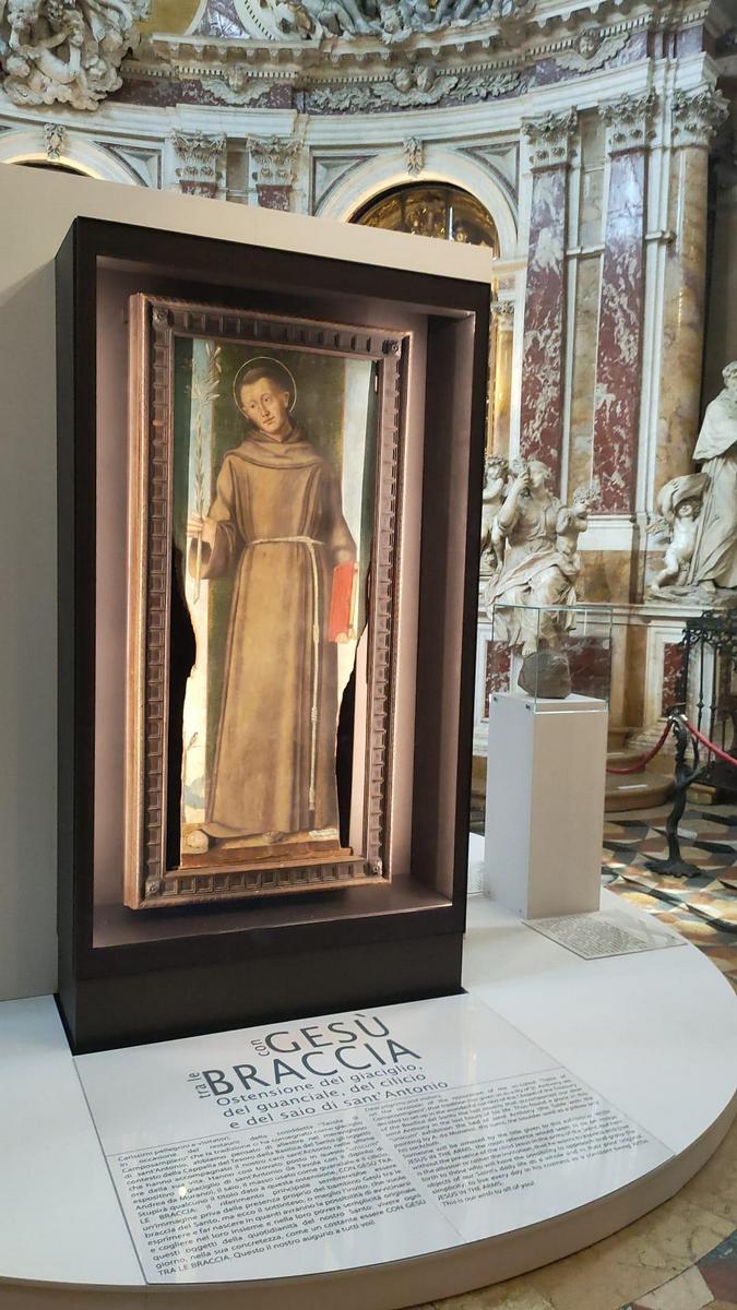 Display case Basilica of Saint Anthony of Padua 